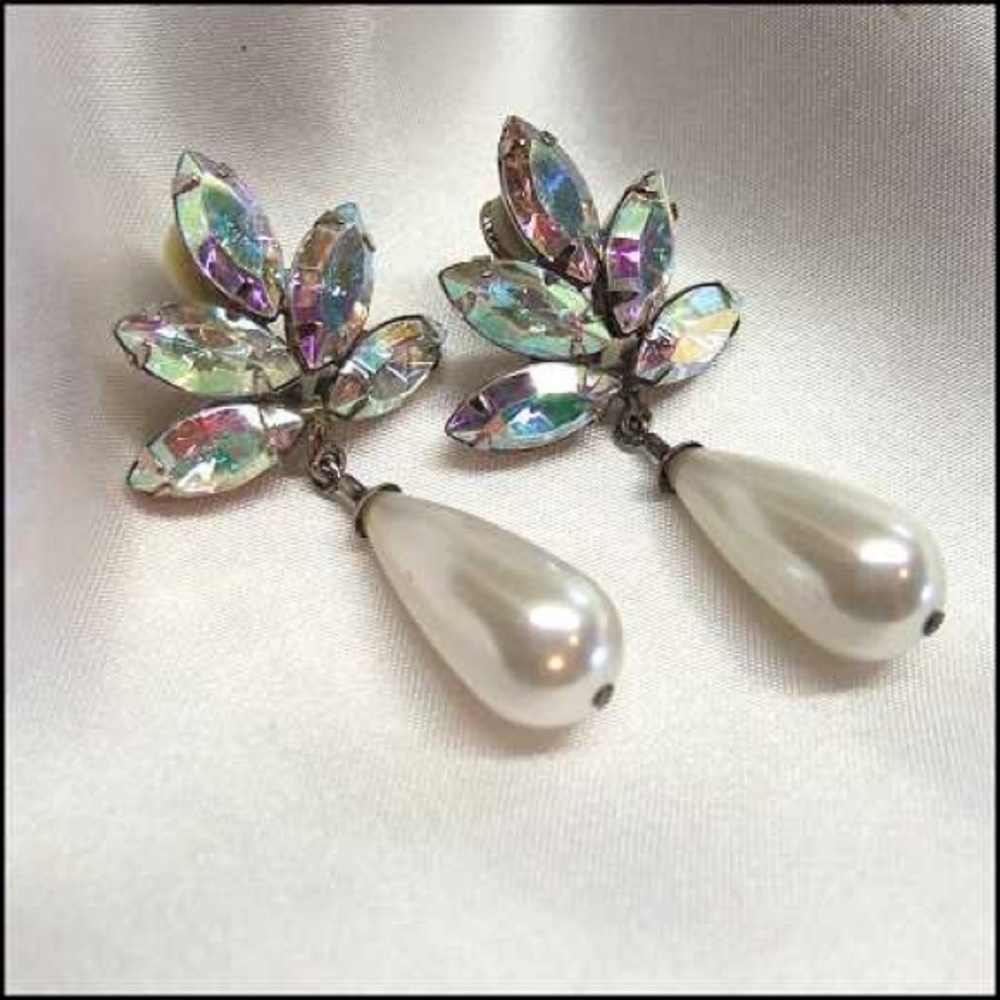 NWT GANTOS vintage Elegant Crystal and Pearl Clip-On Earrings- NEW